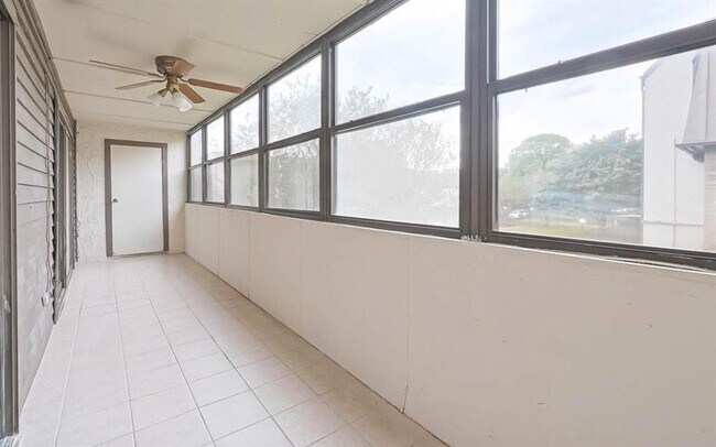 Building Photo - 3045 Walnut Bend Ln