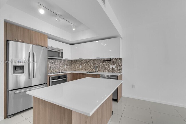 Building Photo - 5252 NW 85th Ave