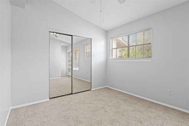 Building Photo - 1815 River Crossing Cir
