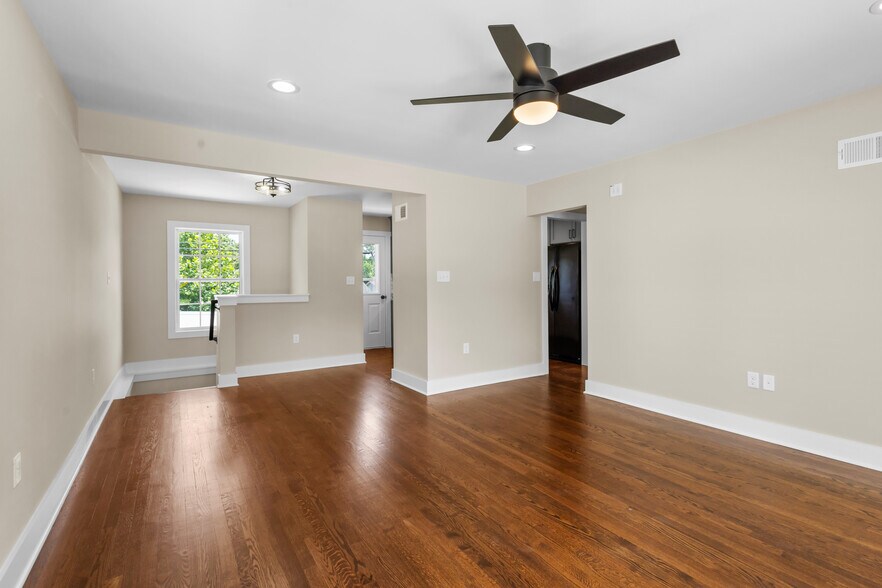 Building Photo - 2628 Linden Pl