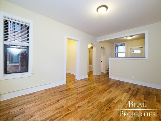 Building Photo - 4409 N Wolcott Ave