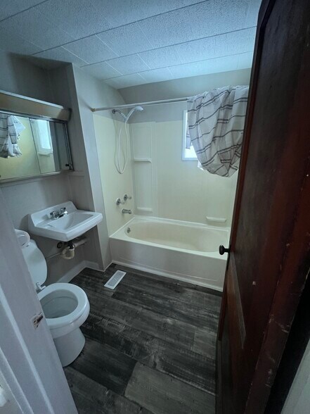 Building Photo - 255 Allen St