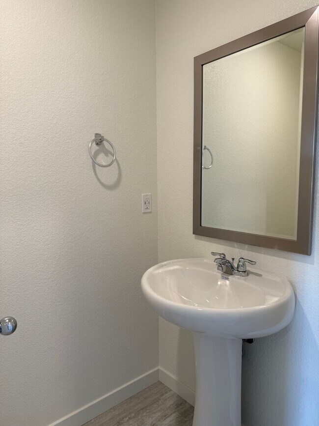 Building Photo - 4 Bed 2.5 Ba 2 Story 2 Car