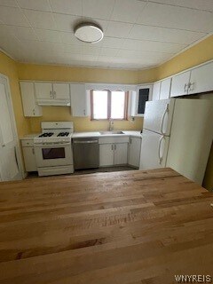 Building Photo - 157 Springville Ave