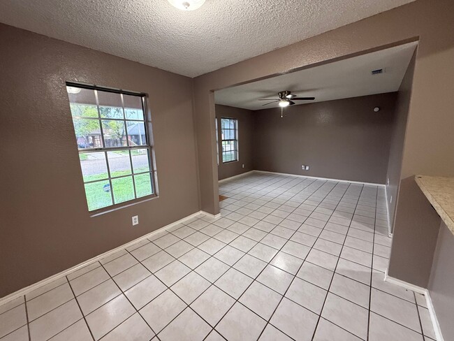 Building Photo - 3717 Bluebird Ave