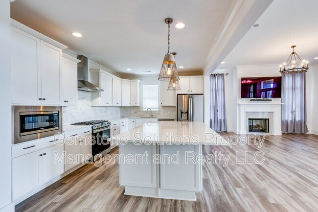 Building Photo - 7284 Ludlow Dr