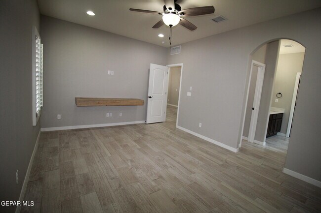 Building Photo - 509 Cedarwood Ave