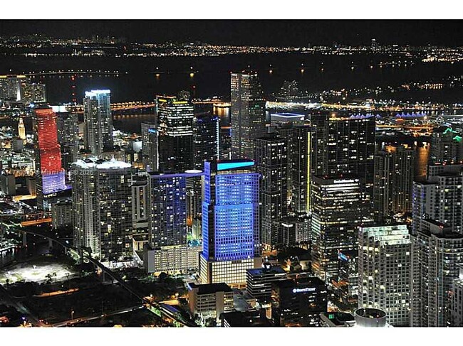 Building Photo - 950 Brickell Bay Dr