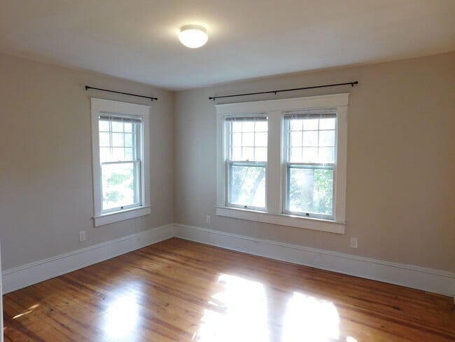 Building Photo - 605 Johnson St