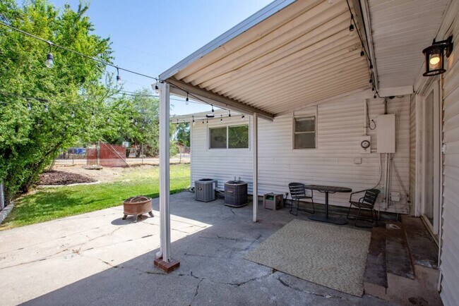 Building Photo - 9949 E Sego Lily Dr