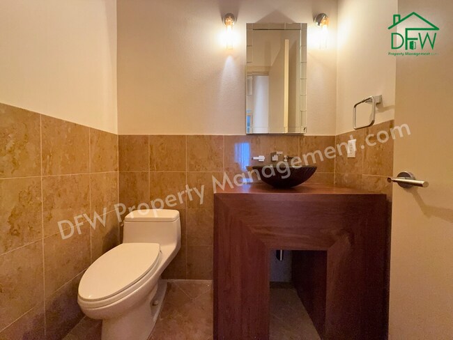 Building Photo - 4 Bedroom, 4 1/2 Bathroom Home with Pool for Lease in Irving