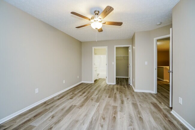 Building Photo - 1994 Ashburn Dr