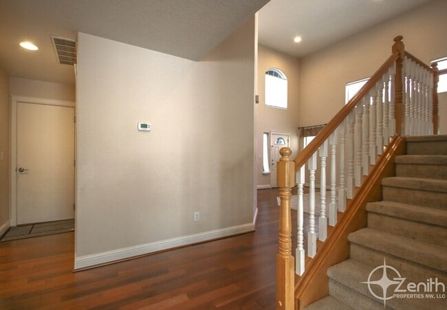 Building Photo - 2903 NE 184th Ave