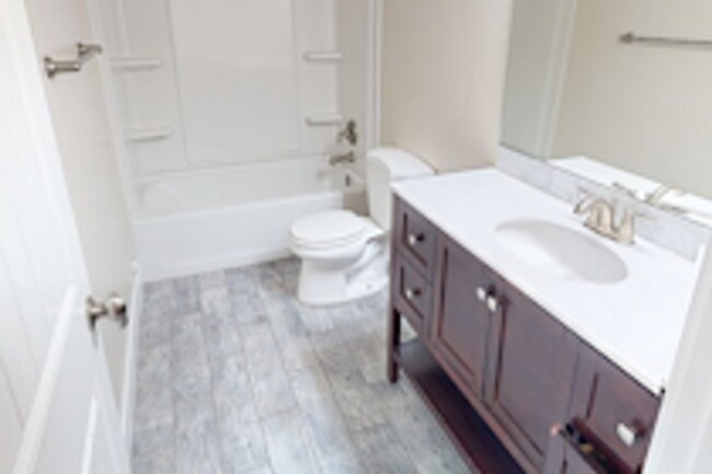 Building Photo - Female Housing Available in Saratoga Springs - Regular Room & Basement Suite!