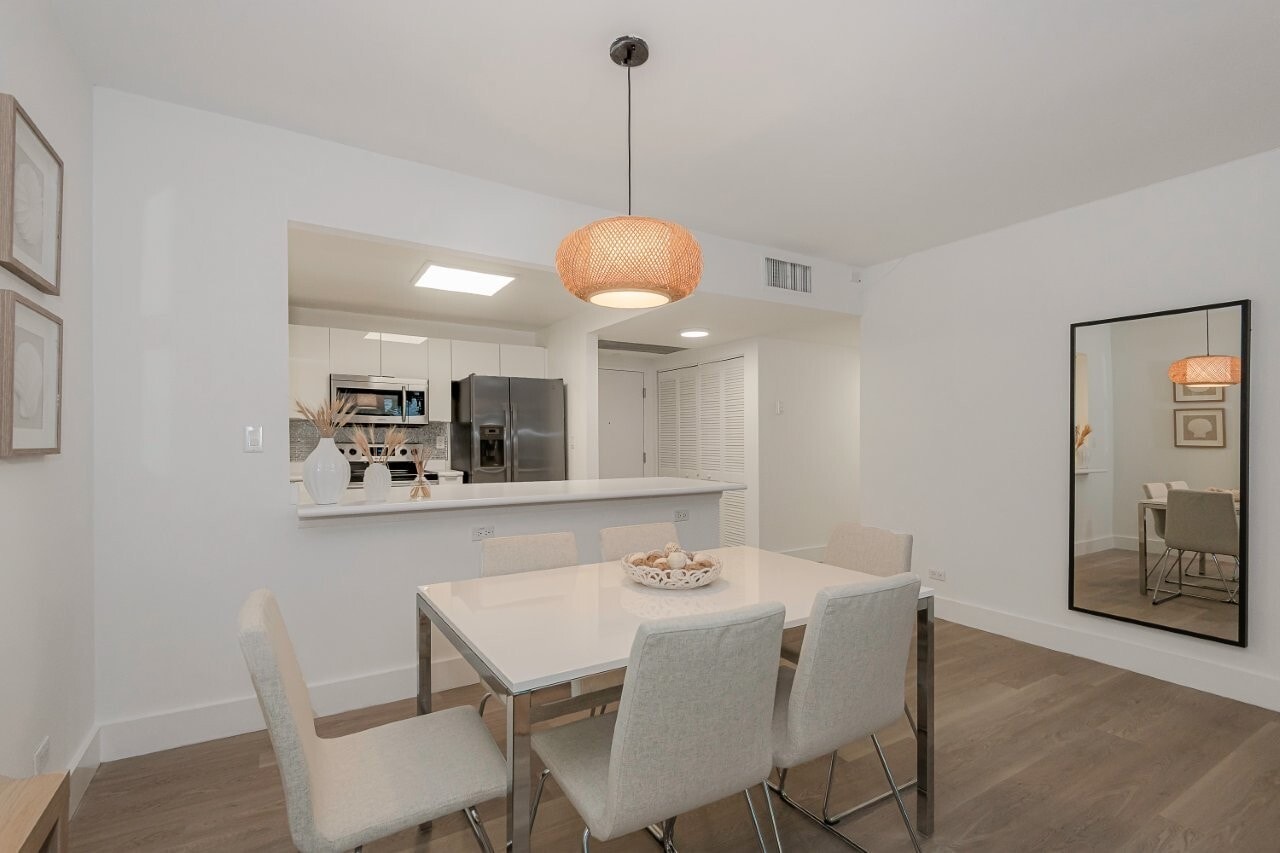 Building Photo - 2301 Collins Ave