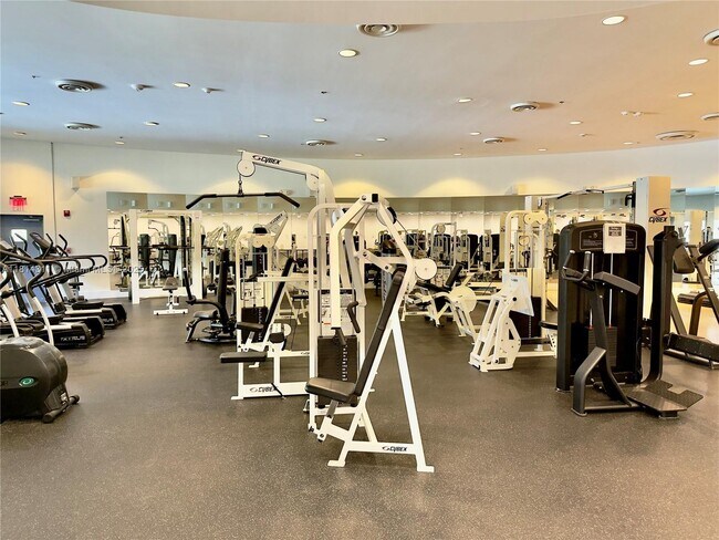 Building Photo - 5600 Collins Ave