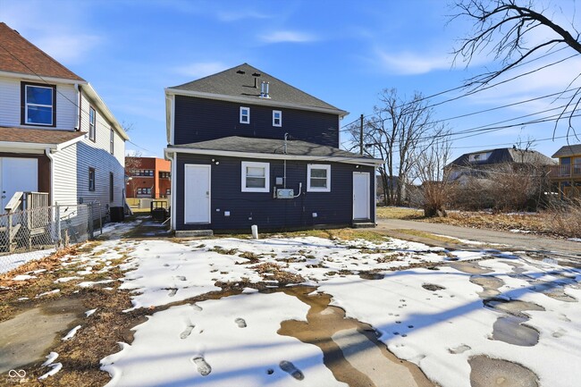 Building Photo - 510 N Beville Ave