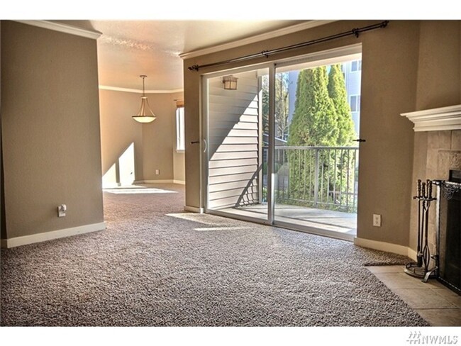 Building Photo - 2 Bed 1 Bath Condo in Remodeled Esplanade ...