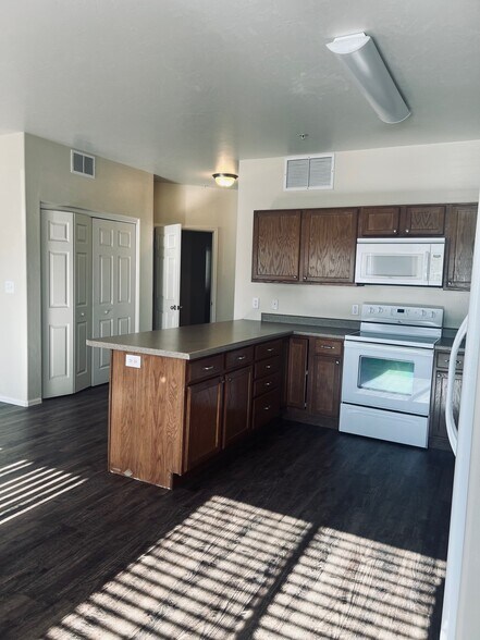 Building Photo - 2476 Orion Way