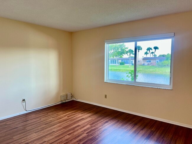 Building Photo - 176 Lake Evelyn Dr