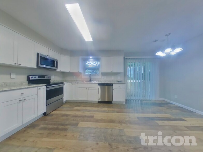 Building Photo - 1820 Crestwood Dr NW