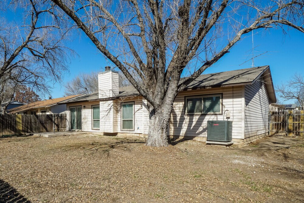 Building Photo - 605 Janice Dr