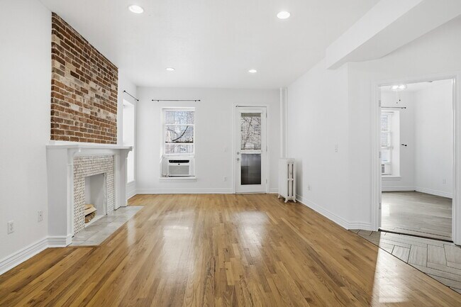 Building Photo - Spacious Two Bedroom in Cap Hill