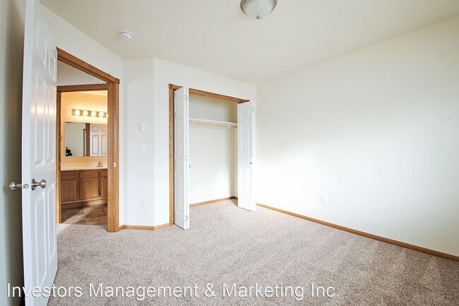 Building Photo - 611 3rd St NW