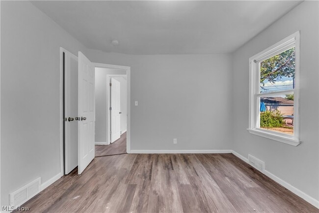 Building Photo - 18304 Garden Blvd