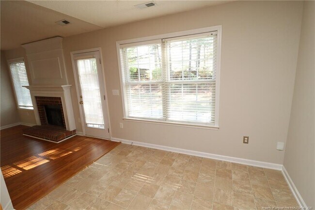 Building Photo - 305 Firefly Rd