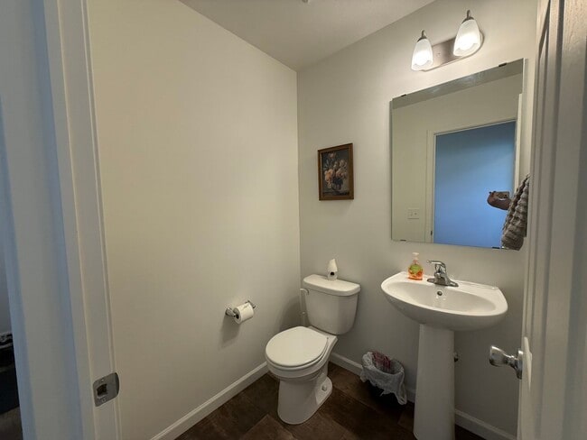 Building Photo - Spacious & Fully Furnished 5-Bedroom Colon...