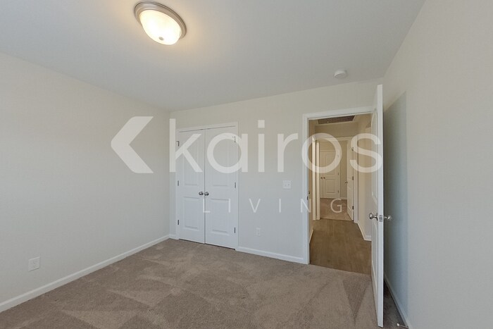 Building Photo - 107 Lord Effingham Wy