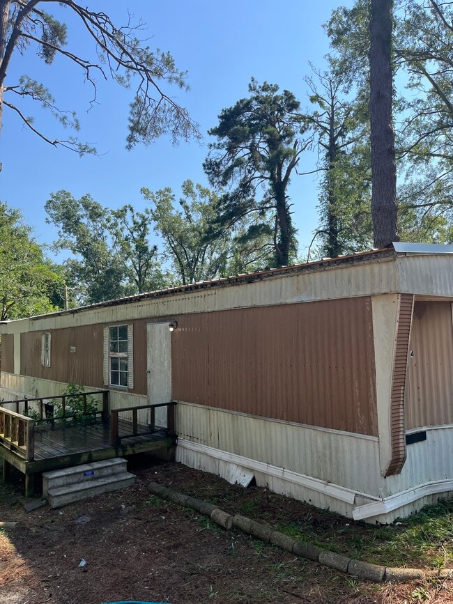 Building Photo - Trailer 4