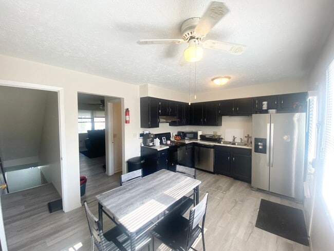 Building Photo - 1504 Ensign Dr