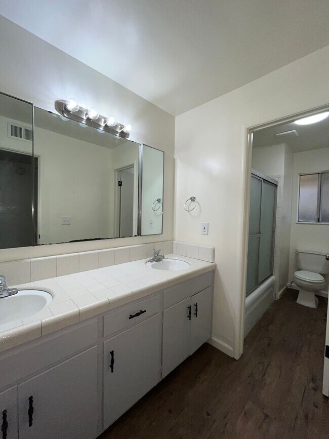 Building Photo - 4061