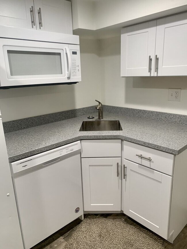 Building Photo - RES_6158LLC_DENSLEY_470