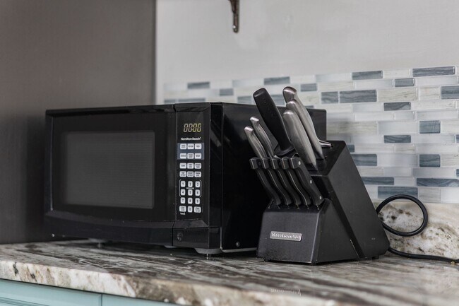 Building Photo - SNOWBIRD RENTAL- 4 blocks 2 Sea & Fire Pit