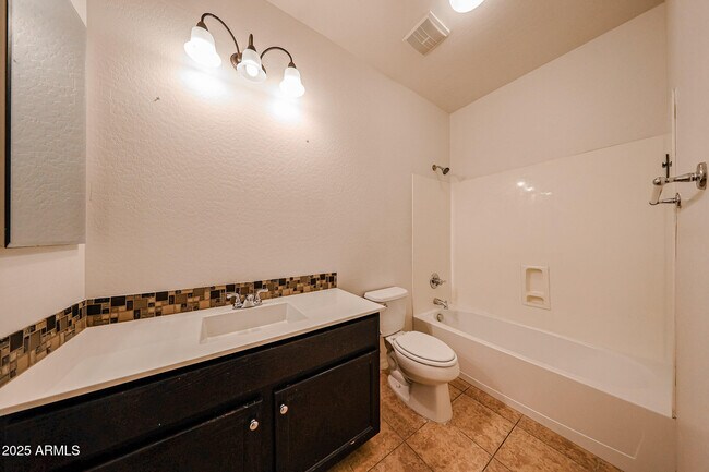 Building Photo - 3535 S Jasmine Dr