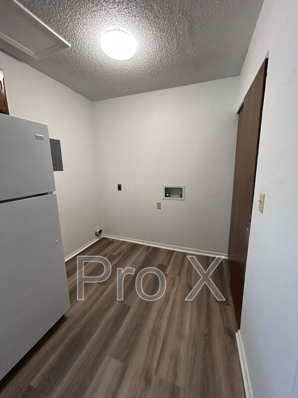 Building Photo - 1108 S Joplin St