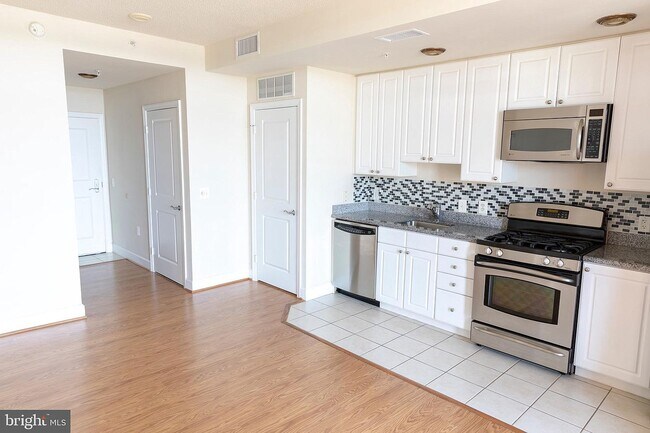 Building Photo - 3600 S Glebe Rd