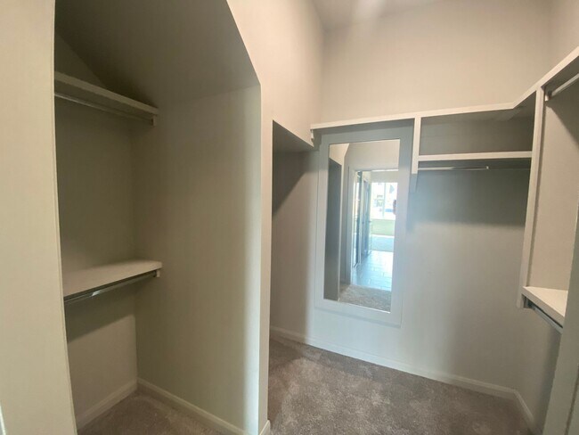 Building Photo - Beautiful contemporary 2-story home with 3 bedrooms and 2 bathrooms in Addison Creek.