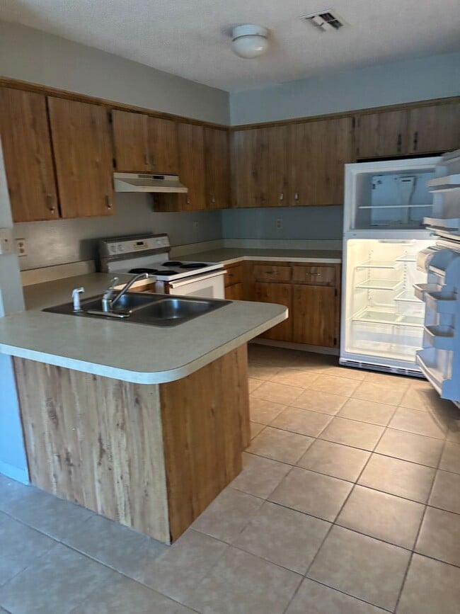 Building Photo - Move-In Ready 2BR/2BA Home