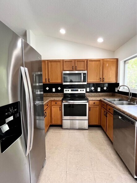 Building Photo - 13927 Corrine Key Pl