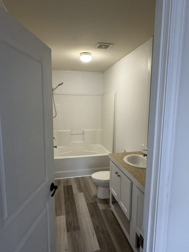 Building Photo - Come and take a look at this GEM!!!!!