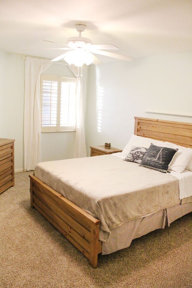 Building Photo - Mesa Gem with Pool for Rent!