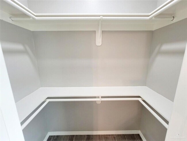 Building Photo - 21 Davenport St