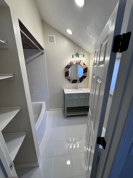 Building Photo - 25 Franklin St