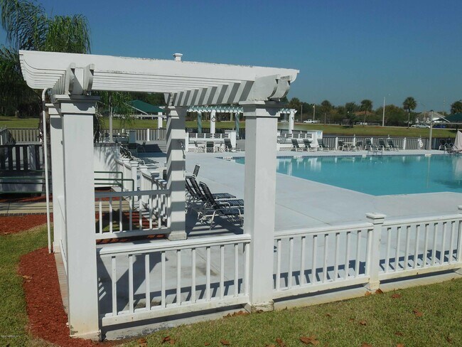 Building Photo - 2024 Hovington Cir W