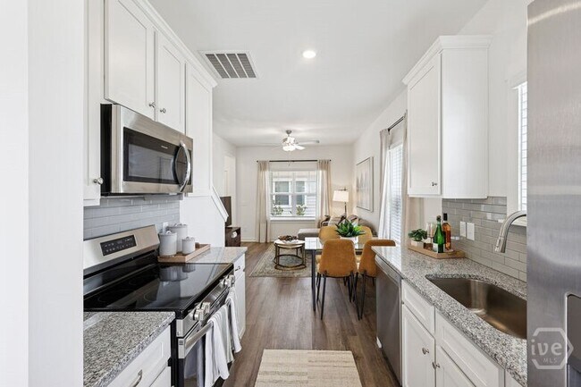 Building Photo - 3164 Mulberry Blvd