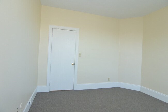 Building Photo - 178 Brighton Ave